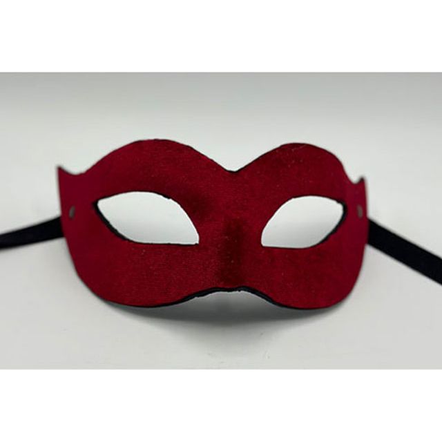 Masker bedekt met rood fluweel. Vrouwen masker - masker voor vrouwen